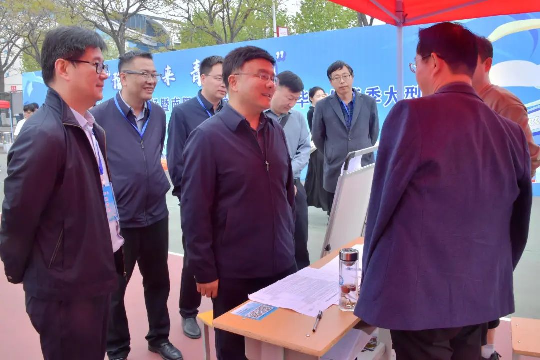 1.7万余个岗位！南阳师范学院举办春季大型双选会1.jpg