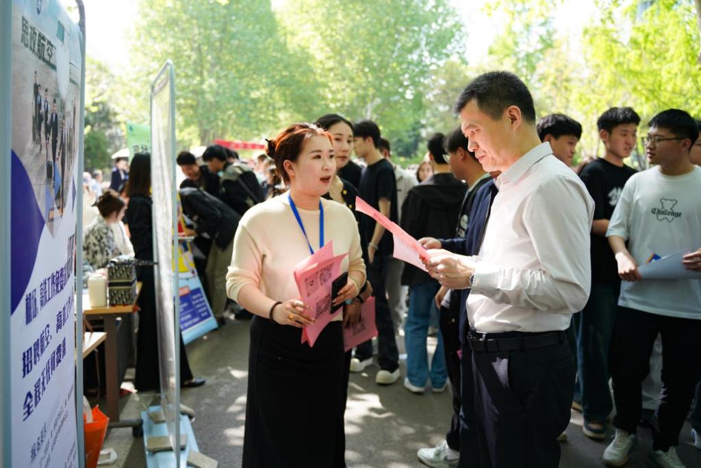 “春风送暖 职引未来”山东理工职业学院举办2024年春季校园招聘会3.png