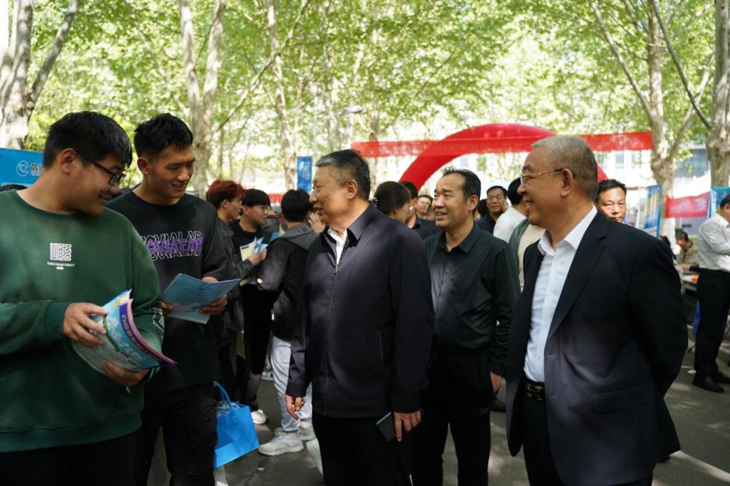 “春风送暖 职引未来”山东理工职业学院举办2024年春季校园招聘会2.png