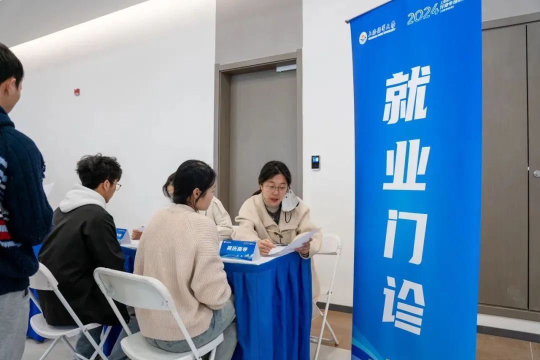 “家门口一站式”就业服务，为应届生打开职场大门4.jpg