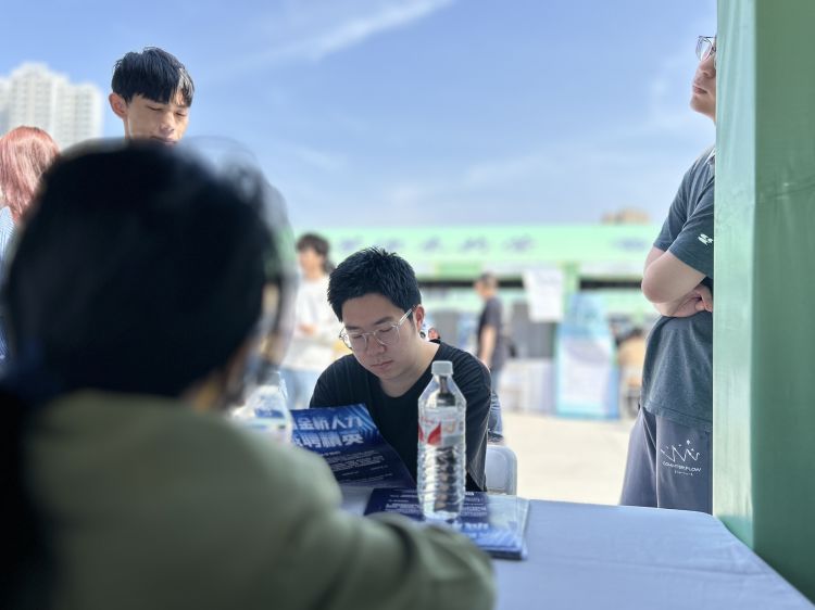 助力毕业生就业，共绘美好未来——未央区人社局联合西安工业大学开展春季校园招聘会4.jpeg