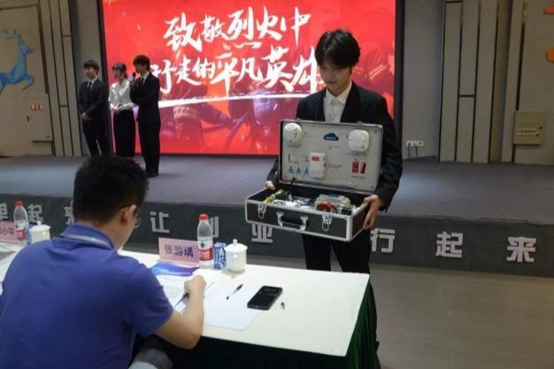 1713507003186639.jpg 重庆“大创慧谷”大学生创业创新大赛举行1.jpg