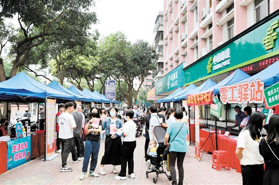 打造“家门口”的就业服务站 开平已建成“零工市场”1个、“就业驿站”9个1.jpg