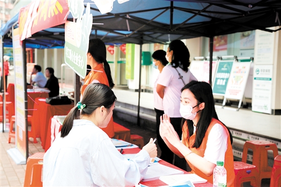 打造“家门口”的就业服务站 开平已建成“零工市场”1个、“就业驿站”9个.jpg