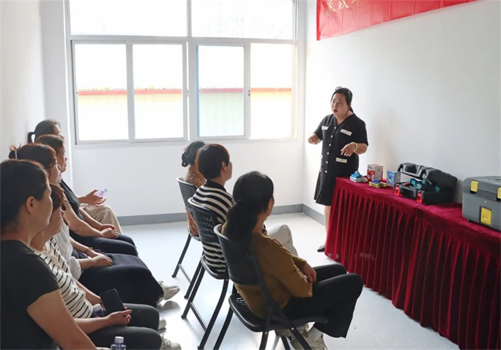 1713509133776203.jpg 架起“就业新桥梁”!洛江区成立泉州市首家家政零工市场2.jpg