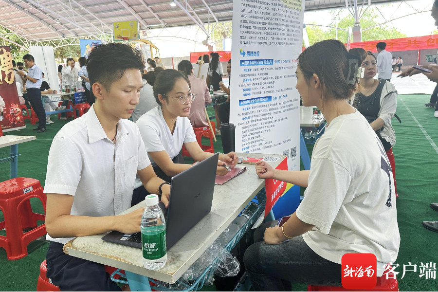 2024年“海南学子 就在海南”留才行动三亚学院专场招聘会火热举行.jpg