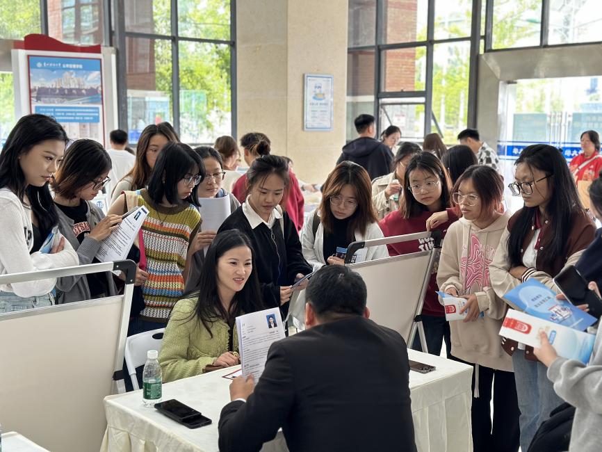 贵州财经大学高校毕业生专场招聘会举行.jpeg